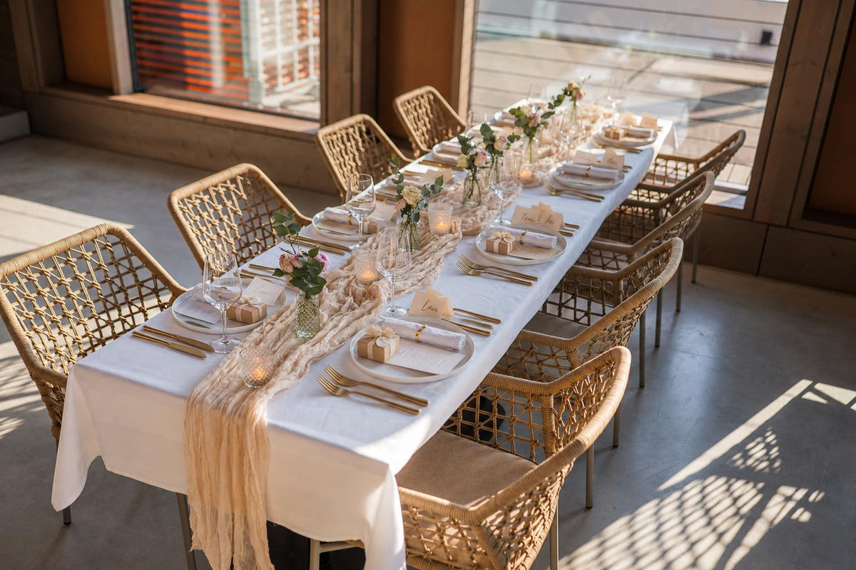 Clean elegance – moderne Tischdekoration für eure Hochzeit