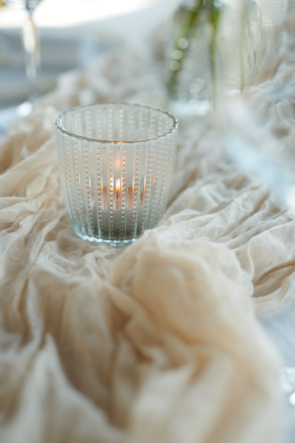 Clean elegance – moderne Tischdekoration für eure Hochzeit