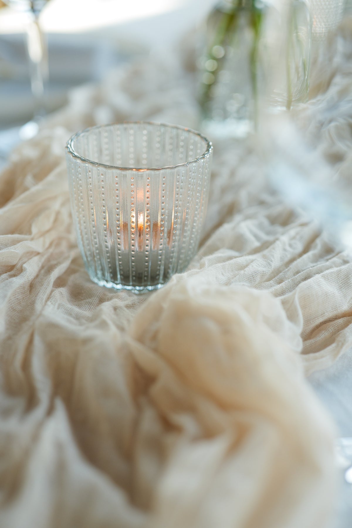 Clean elegance – moderne Tischdekoration für eure Hochzeit