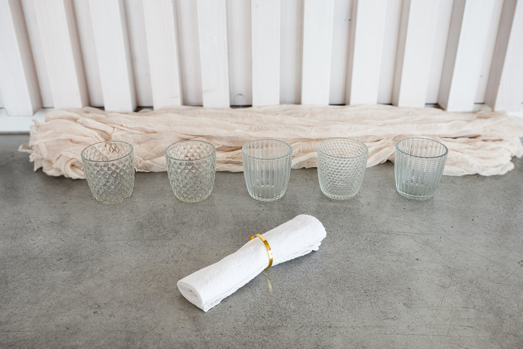 Clean elegance – moderne Tischdekoration für eure Hochzeit