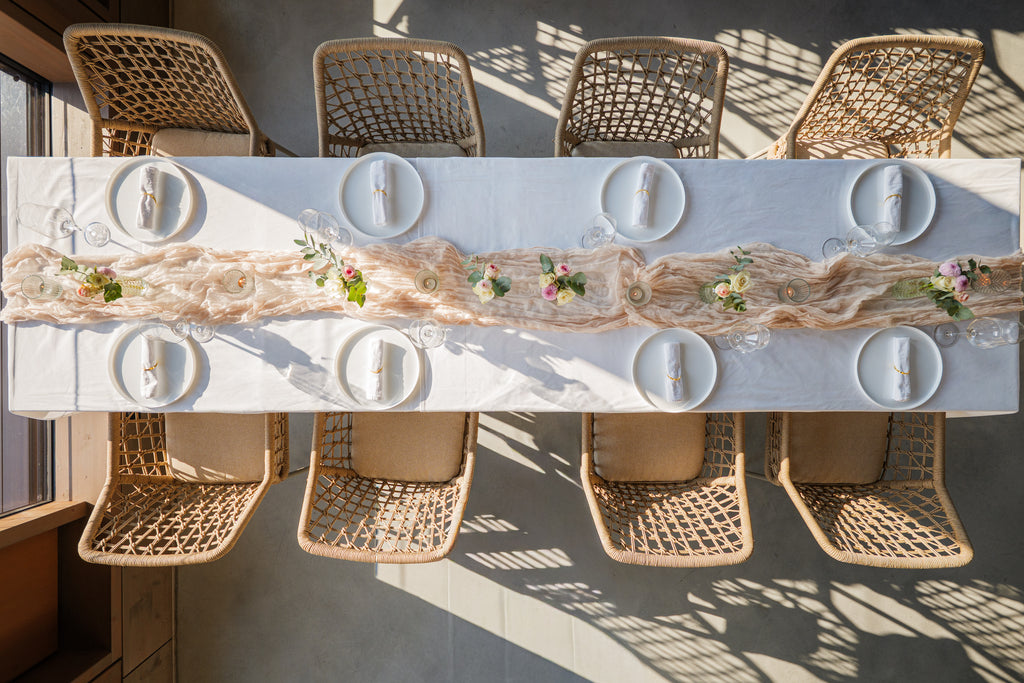 Clean elegance – moderne Tischdekoration für eure Hochzeit