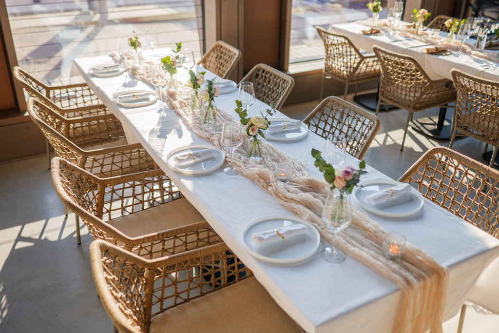 Clean elegance – moderne Tischdekoration für eure Hochzeit